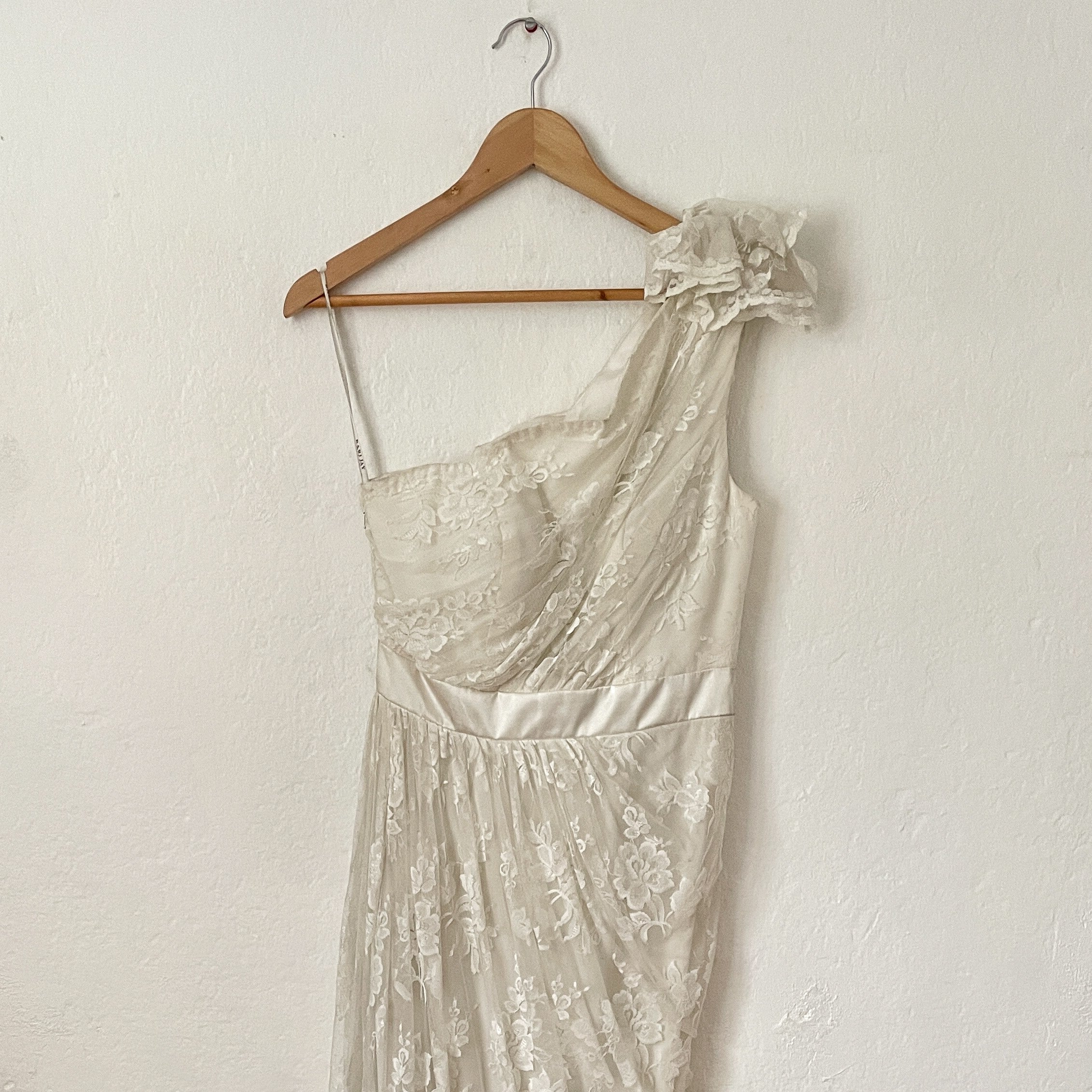 Vestido Un Hombro Encaje
