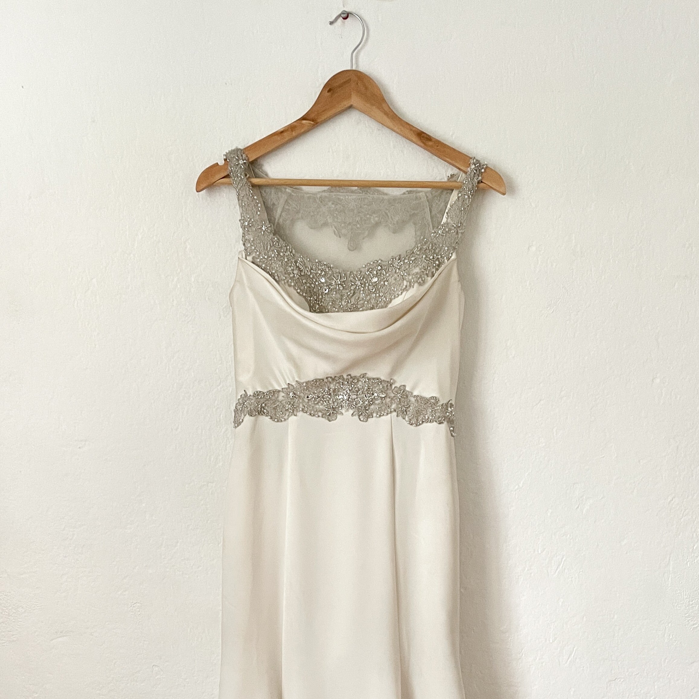 Vestido Escote Cuadrado Pedrería