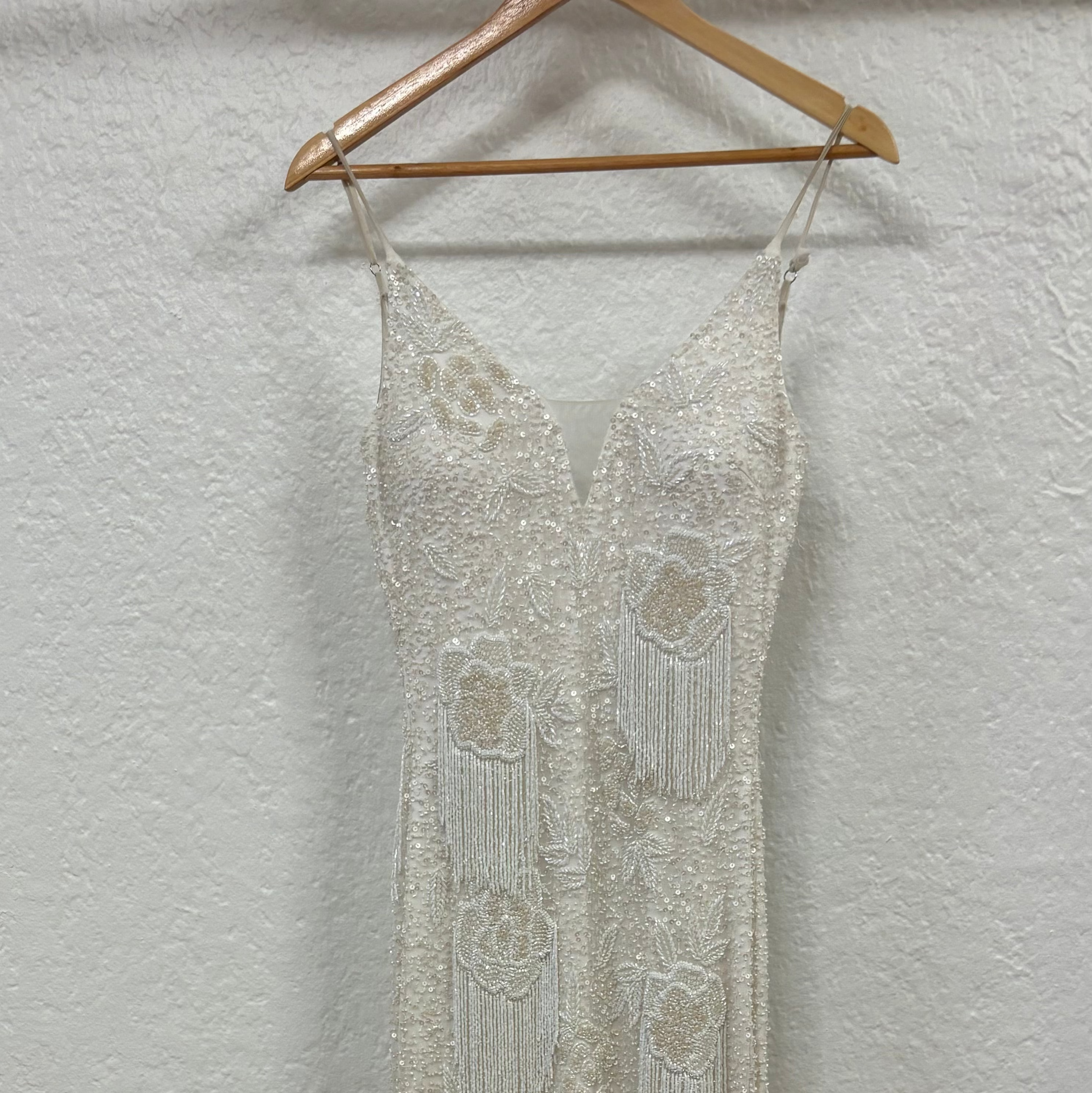 Vestido pedrería flecos